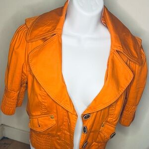 Xoxo Orange crop blaze with brown button in detail
